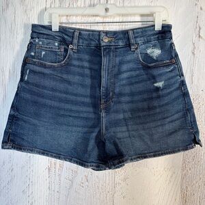 American Eagle Curvy Mom Short, High-Rise